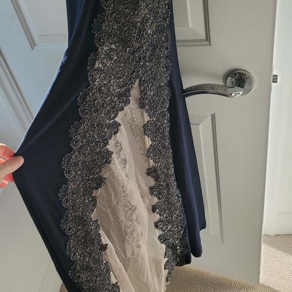 Navy blue gown - Picture 3 of 4